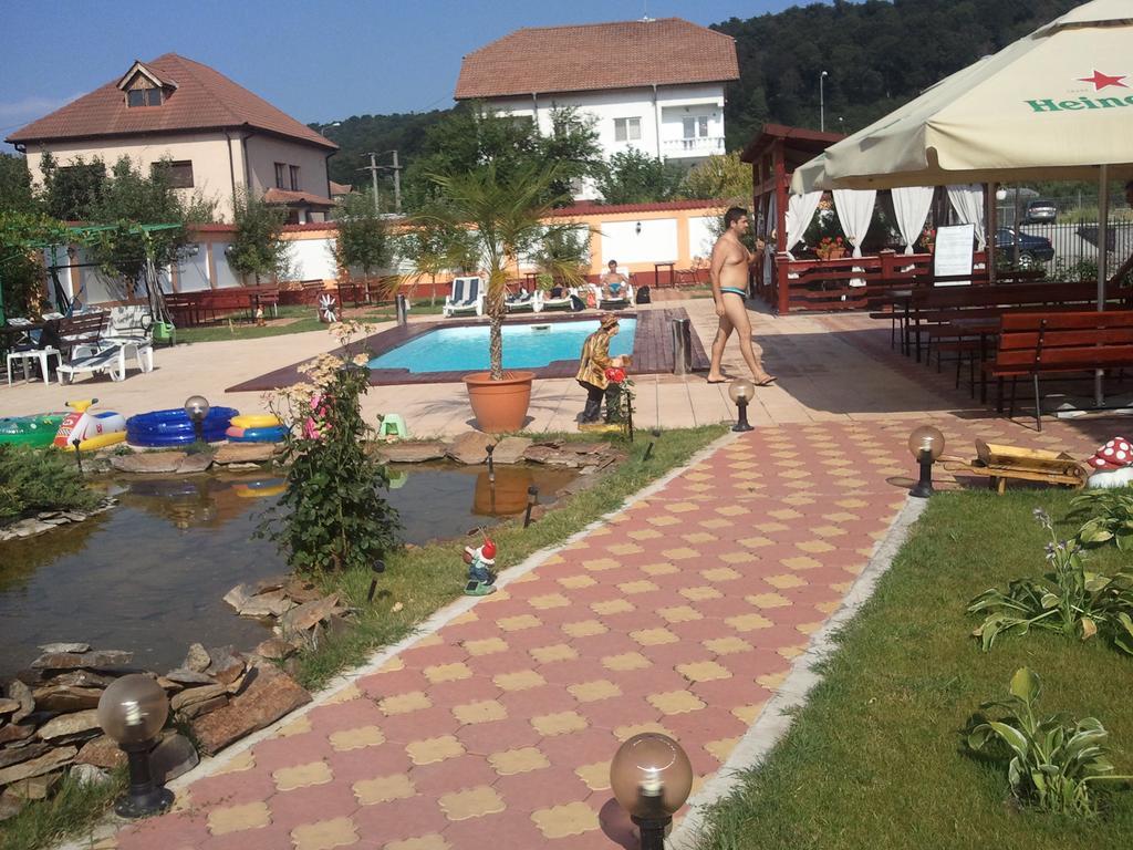 Hotel Casa Alba Râmnicu Vâlcea Exteriér fotografie